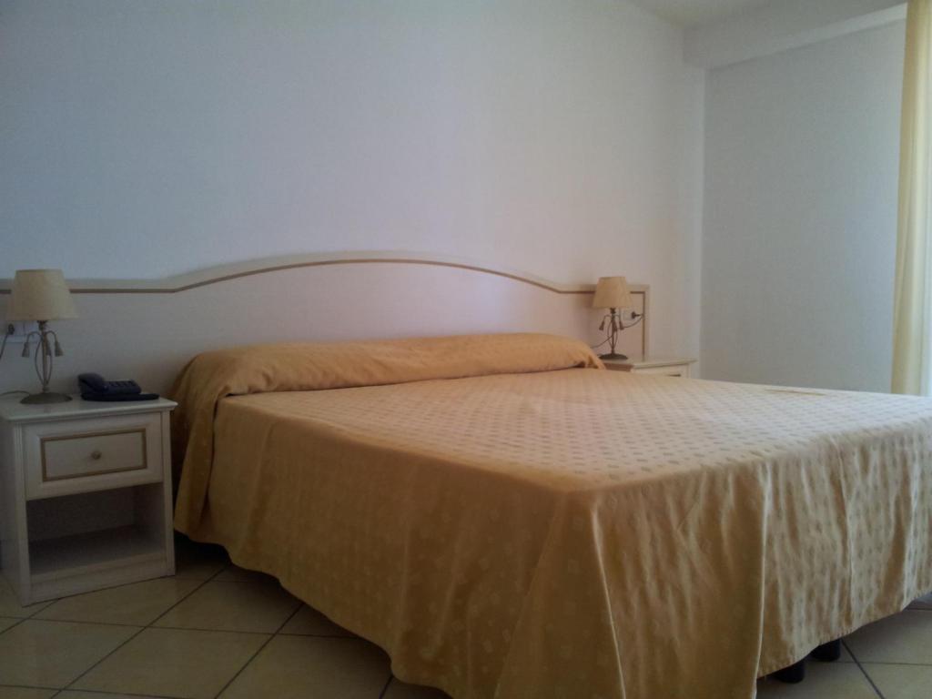 Residence Hotel Eden ปาลีนูโร ภายนอก รูปภาพ